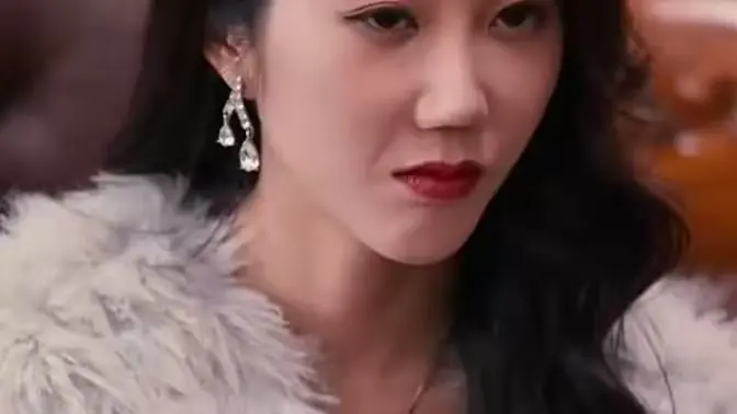 《腹黑女秘》：高智商复仇爽剧？揭秘职场潜规则下的欲望与阴谋！