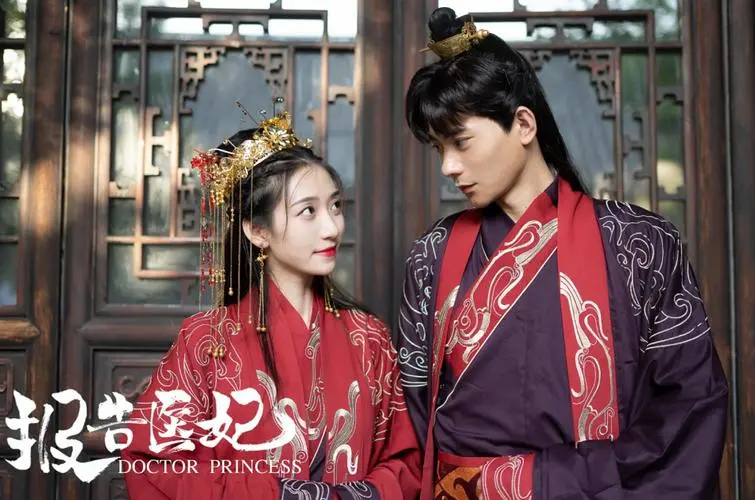 《报告医妃，王爷他有读心术》：甜宠升级！看傲娇王爷如何被现代医妃攻略，爆笑又上头！